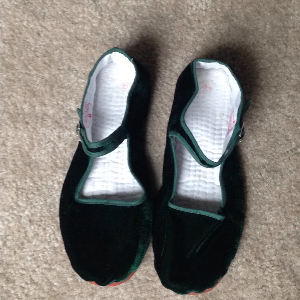 Hao yu urban outfitters velvet Mary Janes